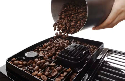 Aparat za kafu Delonghi Magnifica Start ecam220.60.b, crni, detalj rezervoar za kafu